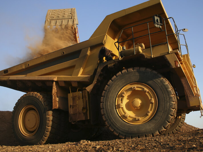 Heavy earth moving vehicle