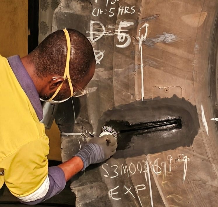 Preparing a tyre before using a Monaflex Tyre Repair System